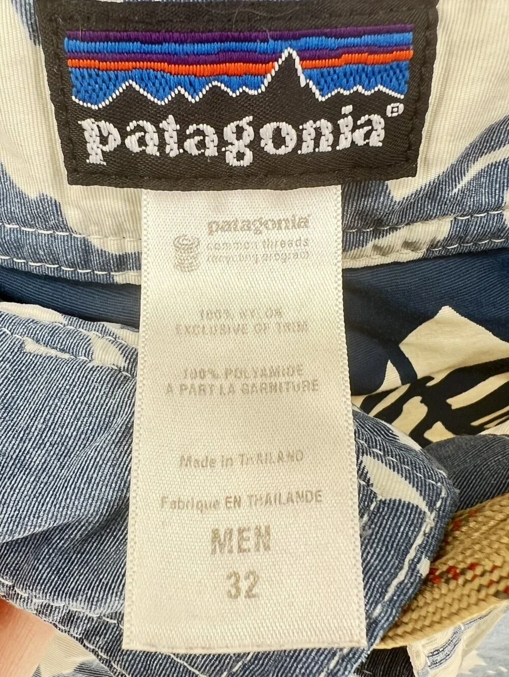 Patagonia Men's Wavefarer board Size 32, shorts blue and cream (1-34)